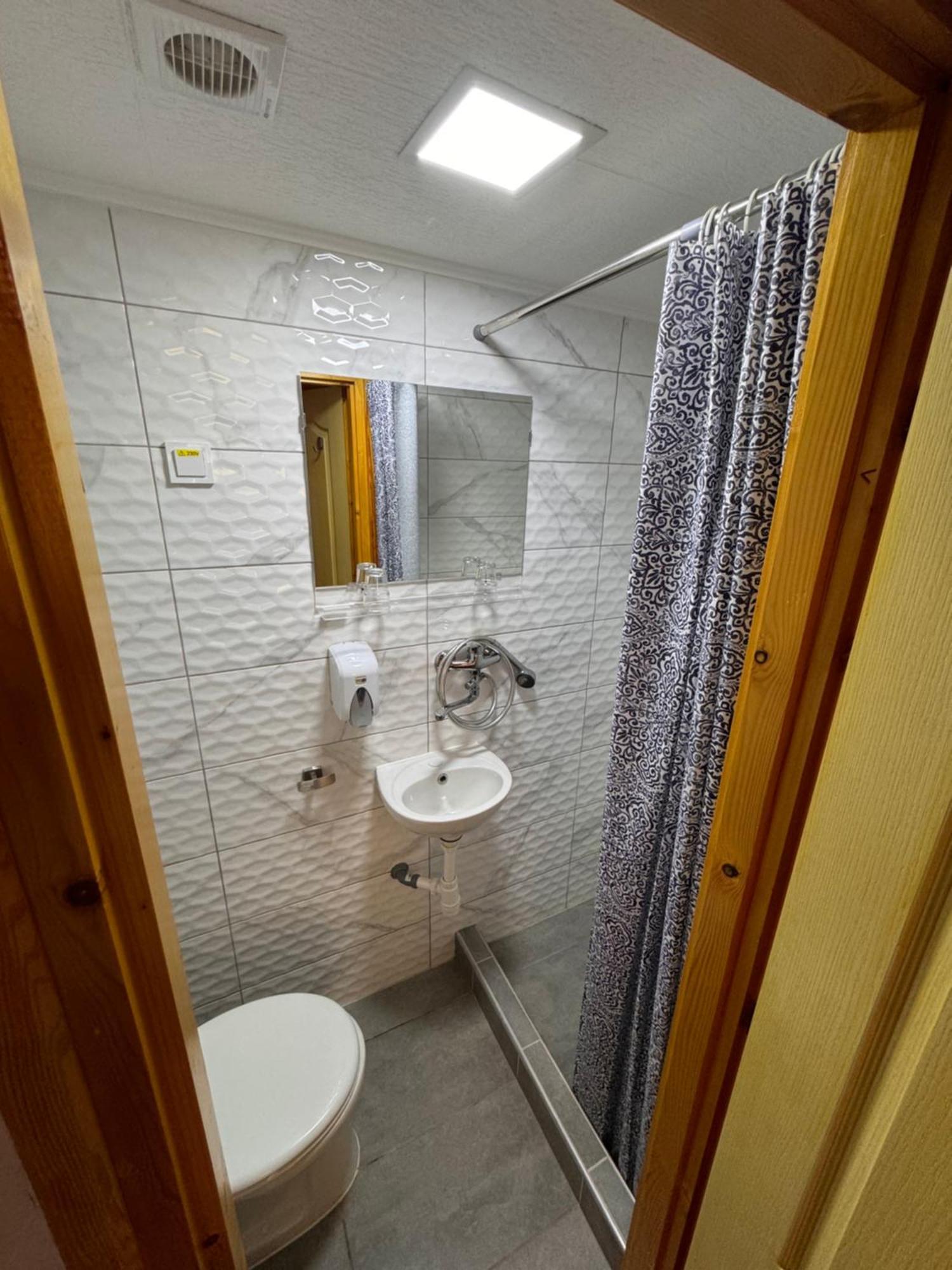 Fuerdo Panzio Bed & Breakfast Karcag Exterior photo